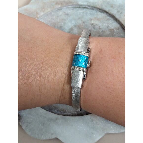 Vintage Senea Brushed Silver Tone Peek a boo Watch Radiant Starburst Pattern - Picture 1 of 9